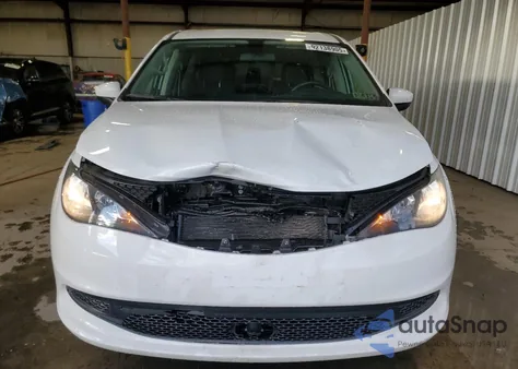 2022 Chrysler Voyager Lx из США, поврежденный, VIN 2C4RC1CG2NR218600